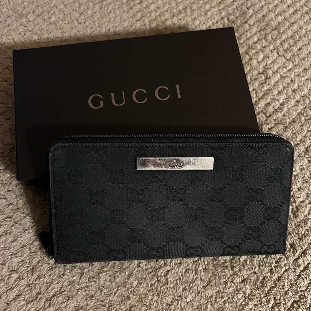 Gucci Black Zip Around Wallet!
